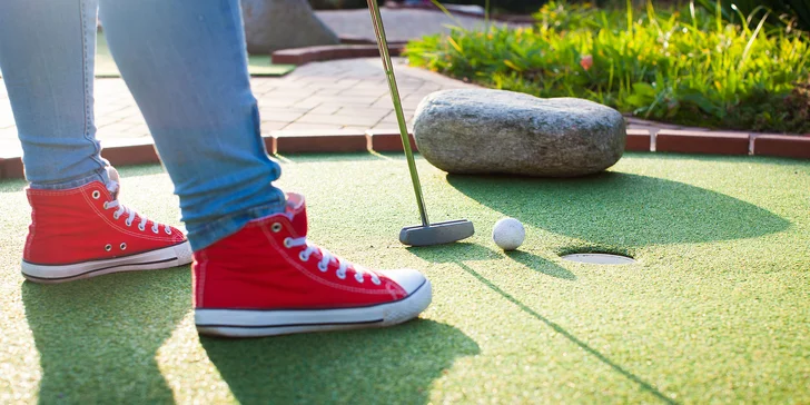 Adventure golf pro dva i rodinu: hodinová hra s výhledem na Pálavu