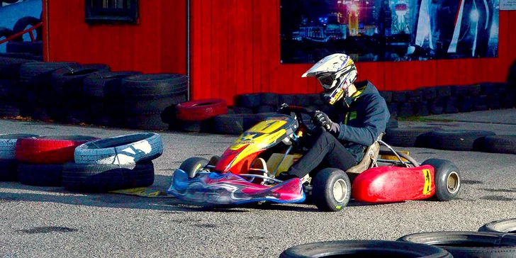 Šlápněte na to: Až 45 minut adrenalinové jízdy v motokáře na vymakané trati