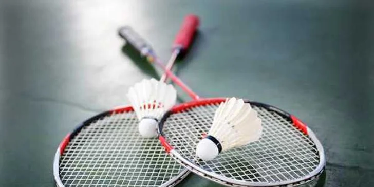 Hodina badmintonu pro dva hráče ve všední dny i o víkendu do 16:00