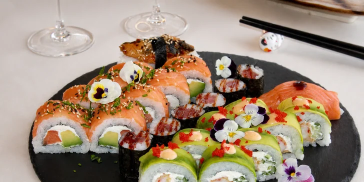 Šéfkuchári pre vás pripravili starostlivo zostavené sushi sety, ktoré spájajú tradičné postupy s modernou kreativitou.
