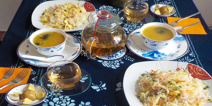 Menu pro dva: litr čaje a sušenky či jídlo dle výběru v kavárně s nádechem čínských tradic