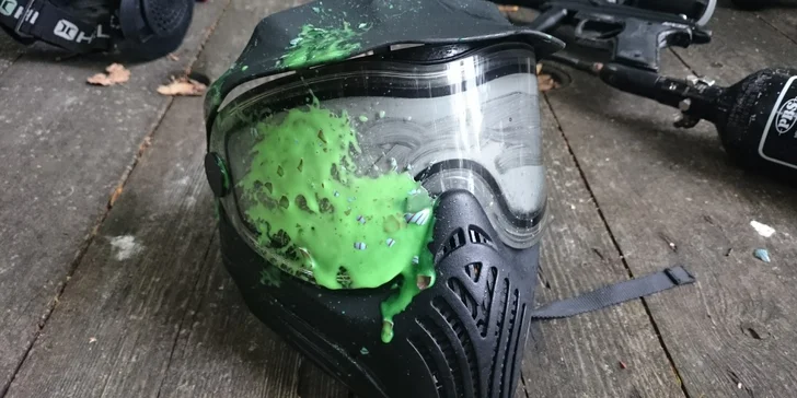 Neomezená hra paintballu včetně kuliček a vybavení v Aiglově lomu