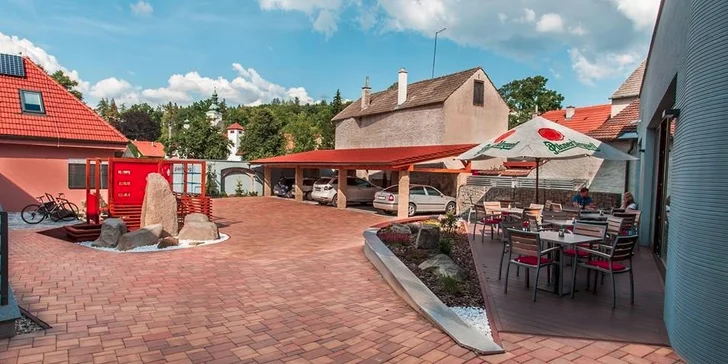 Parkování u hotelu je zdarma.