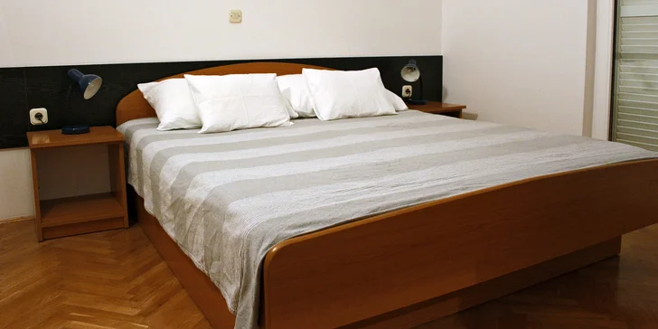 Jedno dítě do 11,9 let má pobyt i s polopenzí zdarma. 