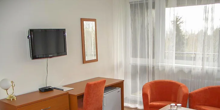  Vo všetkých ubytovacích jednotkách je satelitná TV, písací stôl a minibar.