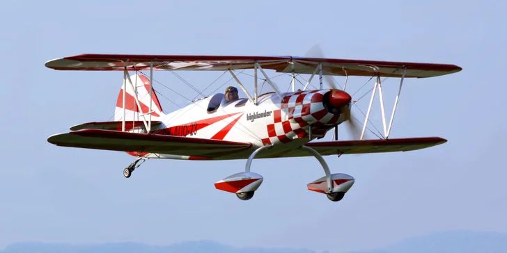 Létat v otevřeném kokpitu dvouplošníku Highlinder může být první krok k pilotnímu průkazu.