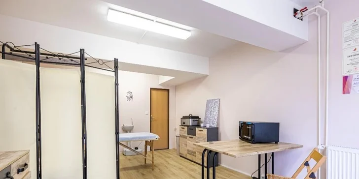 Útulný salon v Nuslích nabídne příjemný odpočinek, možnost snadného parkování v okolí (placené garáže jsou přímo u salonu) a rezervaci kterýkoli všední den.