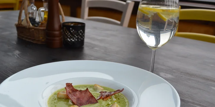 3chodové velikonoční menu pro 1: kachní prsa sous-vide i domácí lívance