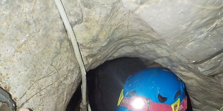 Nejdobrodružnější jeskynní trasa Moravského krasu: Slezte 40m kaskádu