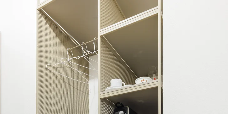 Minibar obsahuje vína z rodinného vinárstva Skoupil.