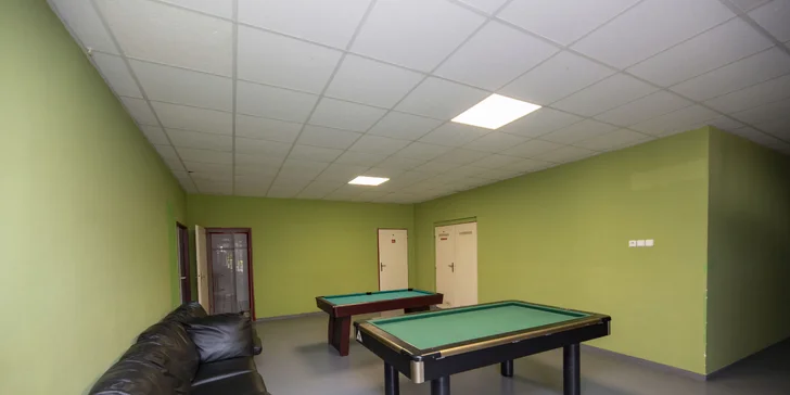 Pokud máte rádi sport, budete tu spokojeni.  V ceně jedné varianty je hodina badmintonu nebo stolního tenisu. 