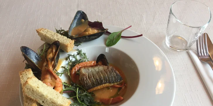 Gurmánské 5chodové menu: bouillabaisse, rump steak i čokoládový fondant