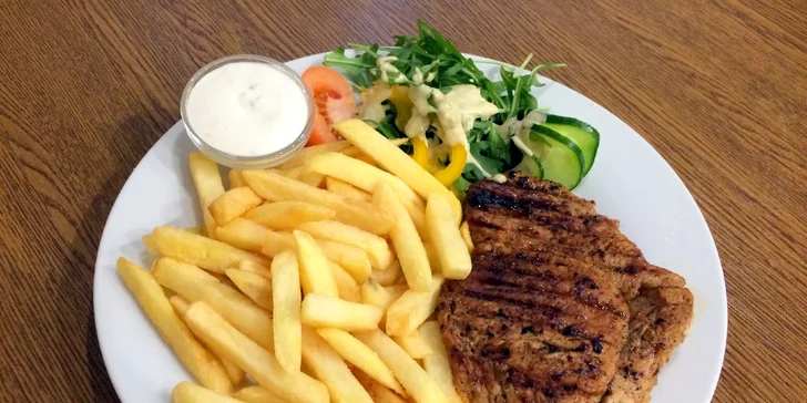 200g steak z vepřové kýty, hranolky a tatarka u Čochtana