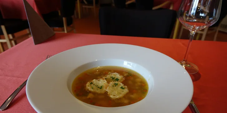 Degustační čtyřchodové menu a neomezený vstup do wellness pro dva