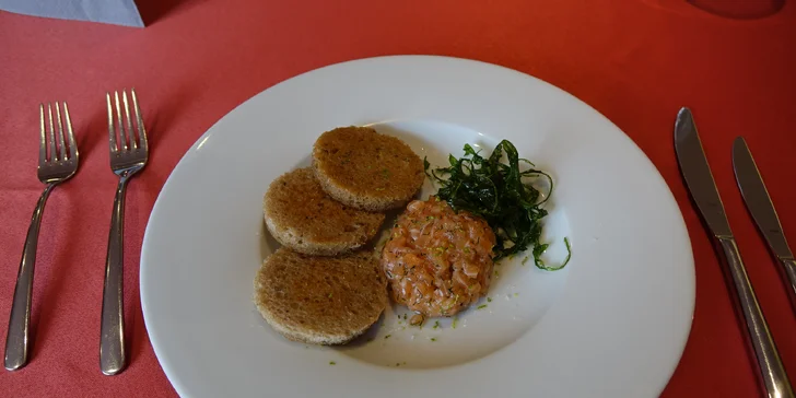 Degustační čtyřchodové menu a neomezený vstup do wellness pro dva