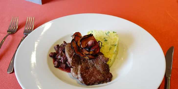 Degustační čtyřchodové menu a neomezený vstup do wellness pro dva