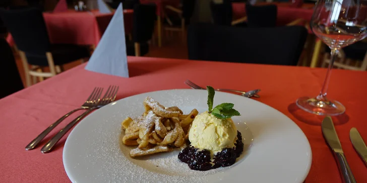 Degustační čtyřchodové menu a neomezený vstup do wellness pro dva