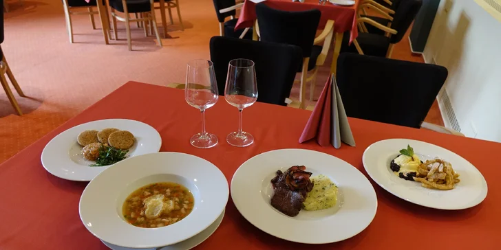 Degustační čtyřchodové menu a neomezený vstup do wellness pro dva
