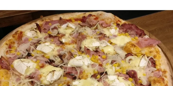 2 libovolné pizzy, Coca-Cola a rozvoz po Budějovicích a blízkém okolí