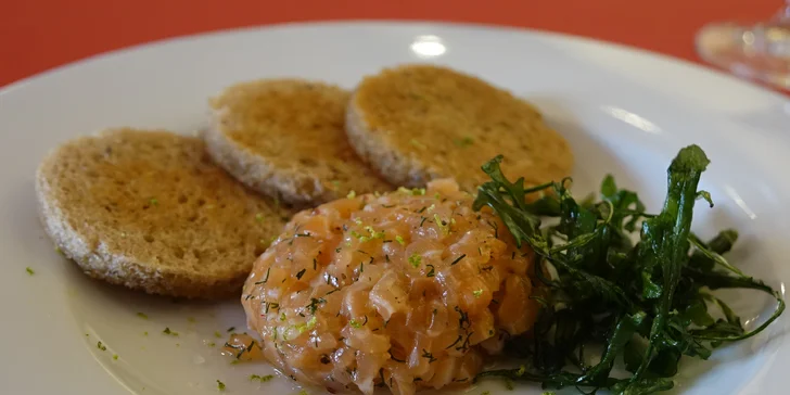 Degustační čtyřchodové menu a neomezený vstup do wellness pro dva