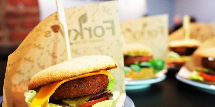 Čtyři vyladěné veganské miniburgery podle výběru pro dvě osoby