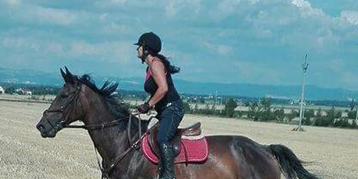 Krásy přírody z koňského hřbetu: Hodinová projížďka s průvodcem