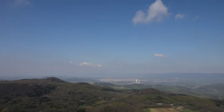 Občerstvení s výhledem: párek, klobása nebo hermelín na Milešovce