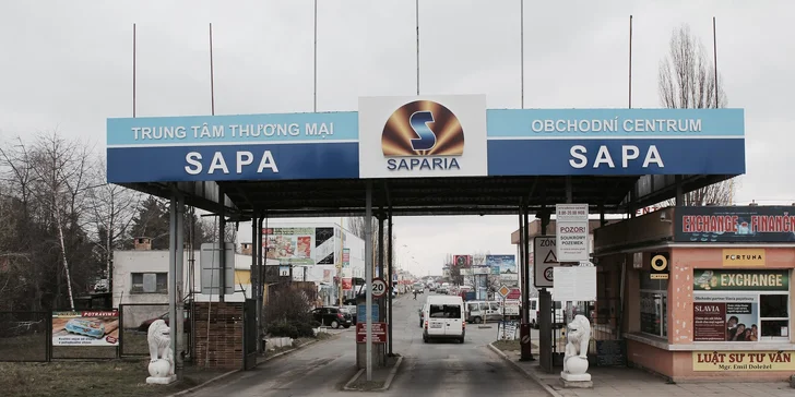 2hodinová exkurze s průvodcem do obchodního centra SAPA