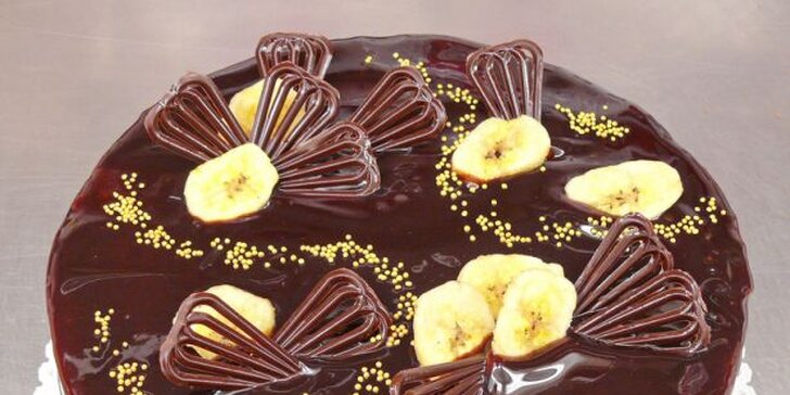 Přímo k nakousnutí: Čokoládové, vanilkové i ovocné dorty až pro 16 osob