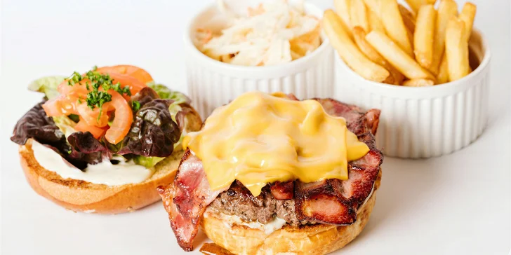 Vymazlená quesadilla nebo burger ze 4 druhů, příloha a nápoj pro 1 i 2 osoby