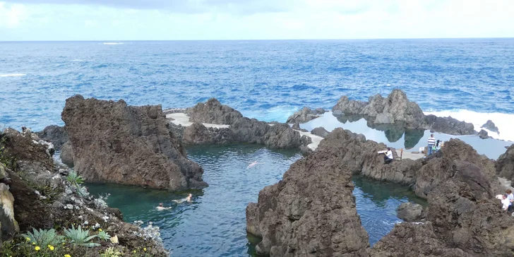 V Porto Moniz se vykoupete v přírodních jezírkách. 