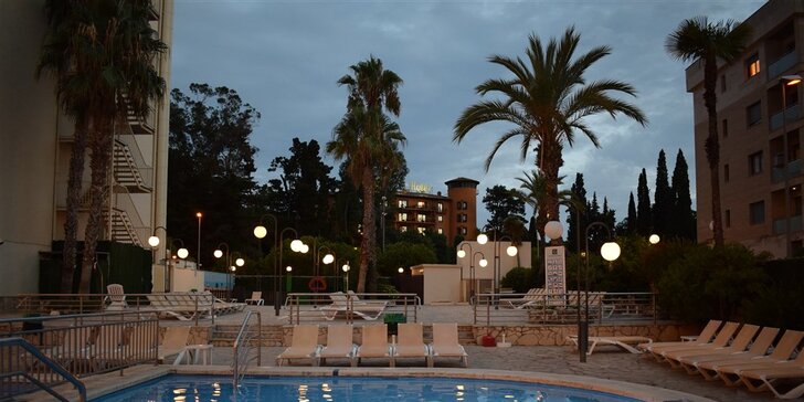 Pobyt v Lloret de Mar: 7 nocí v 4* hotelu s bazénem, polopenze, 150 m od pláže