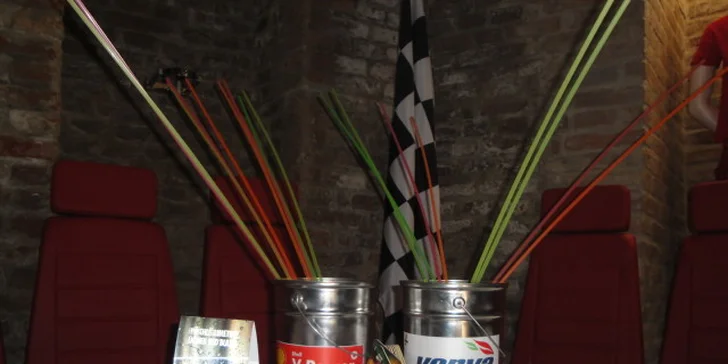 Čtyřlitrové XXL drinky pro 8 osob v baru PitStop