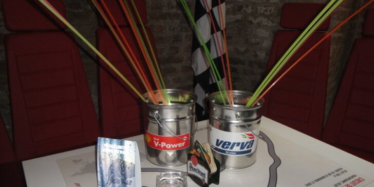 Čtyřlitrové XXL drinky pro 8 osob v baru PitStop