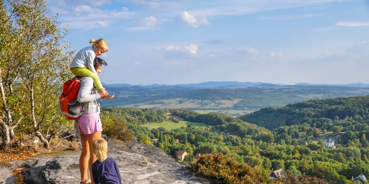 Zdejší malebné okolí jen láká k nesčetným výletům. Na své si přijdou rekreační turisté i rodiny s dětmi.