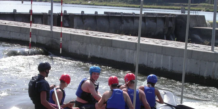 Vodní adrenalin v Praze: Zážitkový rafting na kanálu Trója