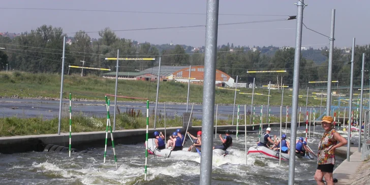 Vodní adrenalin v Praze: Zážitkový rafting na kanálu Trója