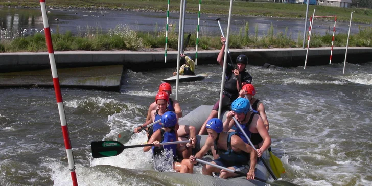 Vodní adrenalin v Praze: Zážitkový rafting na kanálu Trója