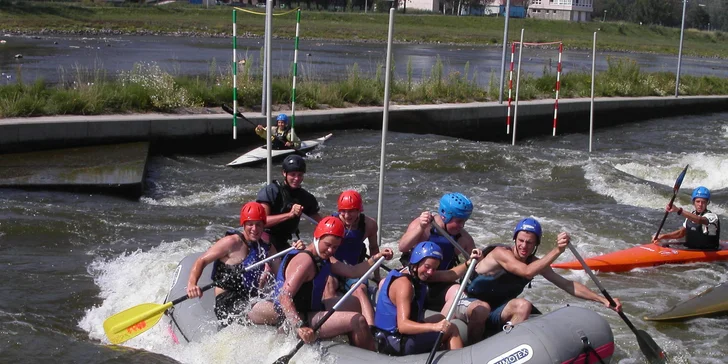 Vodní adrenalin v Praze: Zážitkový rafting na kanálu Trója