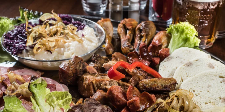 Kilo masa a kilo příloh v restauraci pod hradem Špilberk: porce až pro 4 osoby