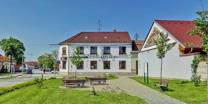 Pro vinaře, cyklisty a milovníky Moravy: penzion na úpatí Pálavy, polopenze, sleva na vstup do Aqualandu