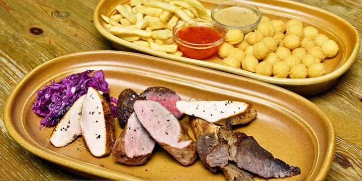 500g mix z grilu: 5 druhů masa, omáčka a příloha dle výběru pro 2