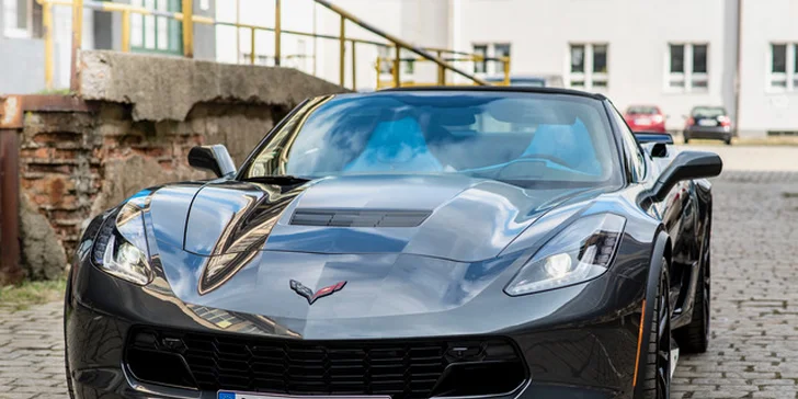 Osedlejte americké legendy: jízda ve vozech Chevrolet Corvette a Ford Raptor