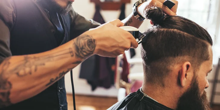 Péče v barber shopu: střih strojkem, klasické stříhání i exclusive shave&cut