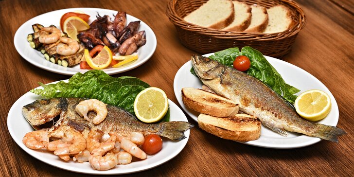 Středomořské speciality pro 2 osoby: mořský vlk, pražma, krevety i kalamáry