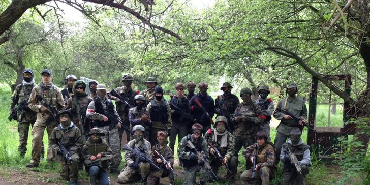 Zahrajte si na vojáky: airsoftové bitvy otevřené profíkům i amatérům venku