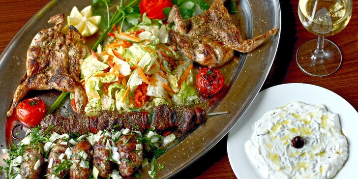 Jelení špíz, křepelka, kyperské jehněčí, tzatziki a další řecké speciality
