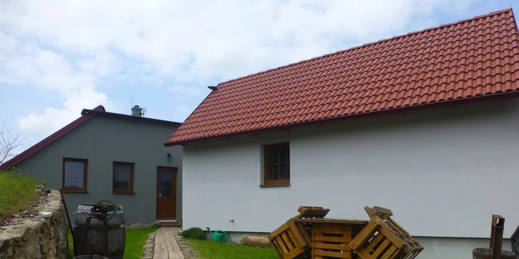 Príjemné posedenie na súkromnom dvorečku je ako stvorené na popoludňajšiu kávu.