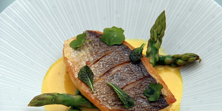 Gastrozážitek v Le Grill: 7chodové menu s nápojovým párováním pro 2