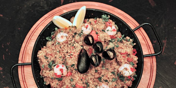Španělská paella pro 2 či 4: masová, s mořskými plody i vege a tapas k tomu